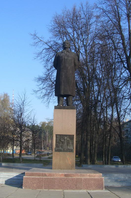 Памятник Георгию Димитрову (ул.Терешковой, у школы N25)