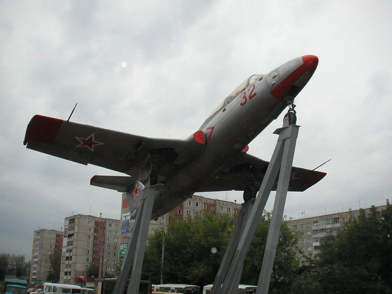 Памятник «Самолёт», посвящённый лётчикам-участникам Курской битвы