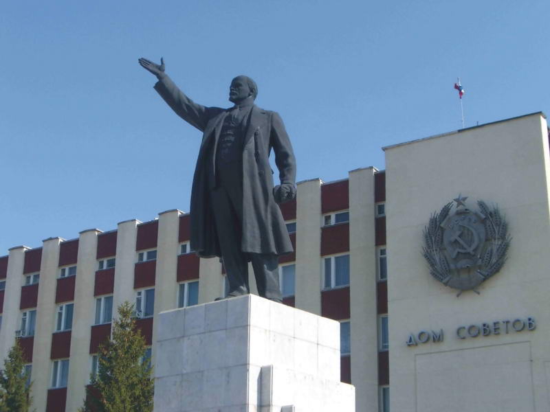 Памятник В.И.Ленину (площадь Советов)
